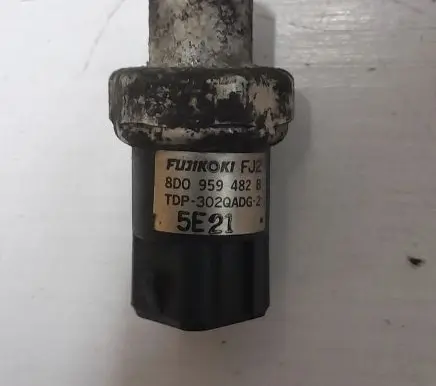 Audi A4 S4 B5 8D Air conditioning (A/C) pressure sensor 8D0959482B TDP302QADG2