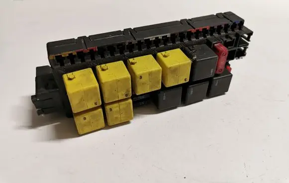 Mercedes-Benz S W220 Fuse module