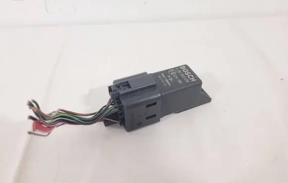 Glow plug pre-heat relay