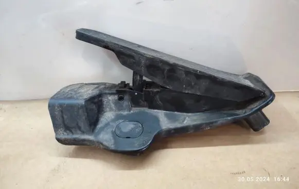 Volkswagen Tiguan Accelerator throttle pedal 65102100