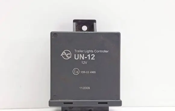 BMW 5 E39 Tow bar relay 10R024965