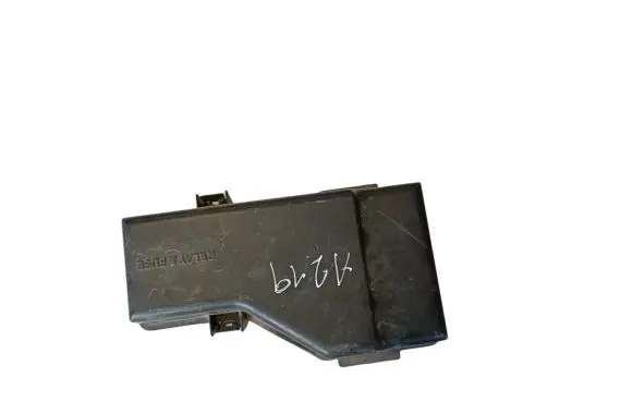 Toyota RAV 4 (XA20) Fuse box cover 8267242100