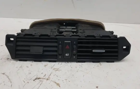 BMW 5 E60 E61 Dash center air vent grill 6910734 141218 7009275