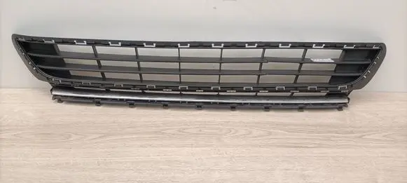 Volkswagen Golf VII Front bumper lower grill 5G0853677A