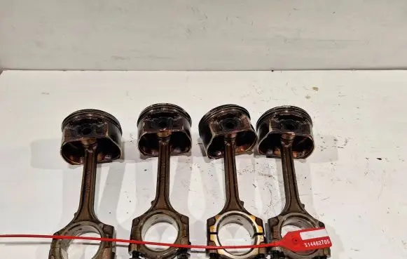 Renault Clio IV Piston with connecting rod