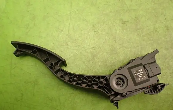 Infiniti Q30 Accelerator throttle pedal A2463001404
