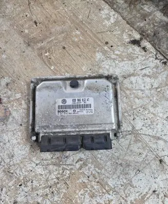 Seat Leon (1M) Engine control unit/module 038906012AT 28SA4252 0281010062