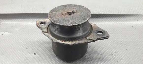 Volkswagen PASSAT B3 Engine mount vacuum valve 