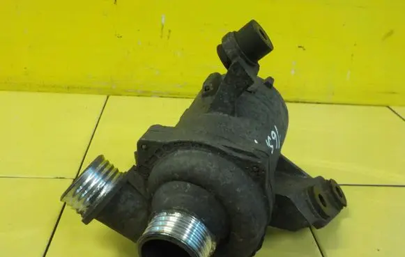 BMW 3 E90 E91 Water pump 