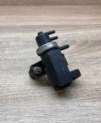 BMW 5 E39 Turbo solenoid valve 72190323 2246175