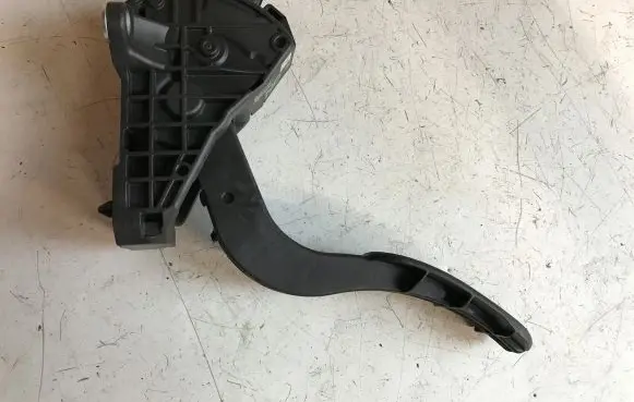 Toyota C-HR I Accelerator throttle pedal 78110F4020