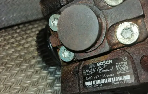 Renault Trafic II (X83) Fuel injection high pressure pump H8200912103