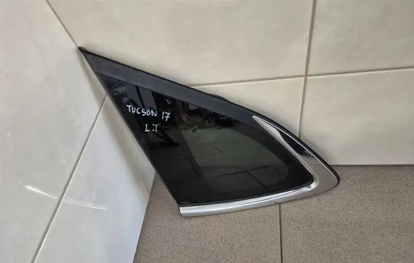 Hyundai Tucson TL Rear side window