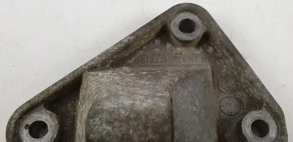 Volvo V50 Engine mounting bracket