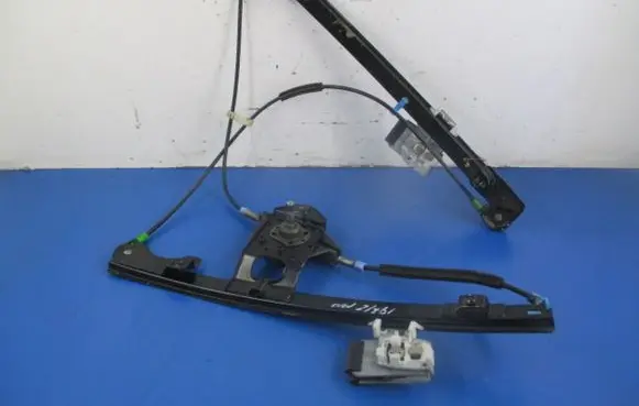 Volkswagen Golf III Front door window regulator with motor