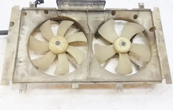 Mazda 6 Radiator cooling fan shroud