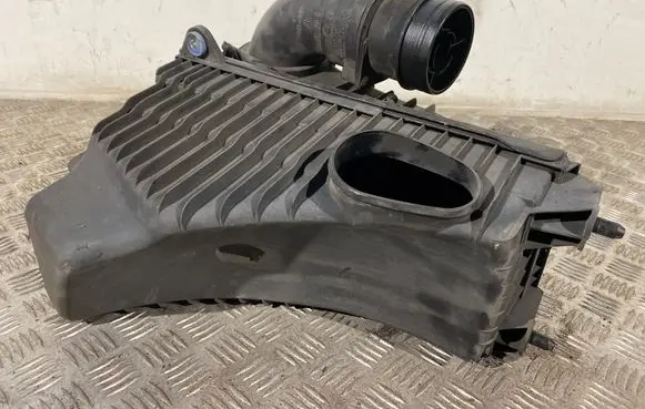 Volkswagen Touareg I Air filter box 7L6129607AB