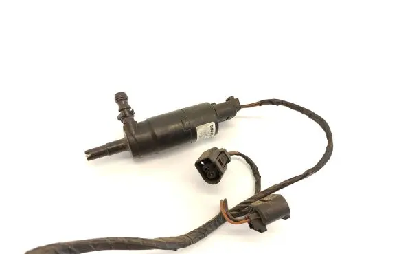 BMW 5 E60 E61 Headlight washer pump 837743003 13264010 001004