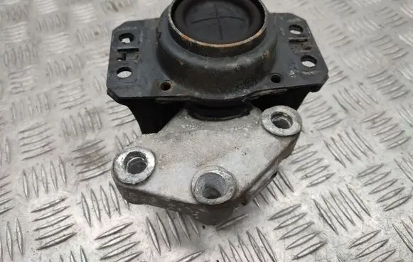 Peugeot 3008 I Engine mount bracket