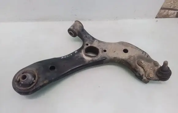 Toyota Auris 150 Front lower control arm/wishbone