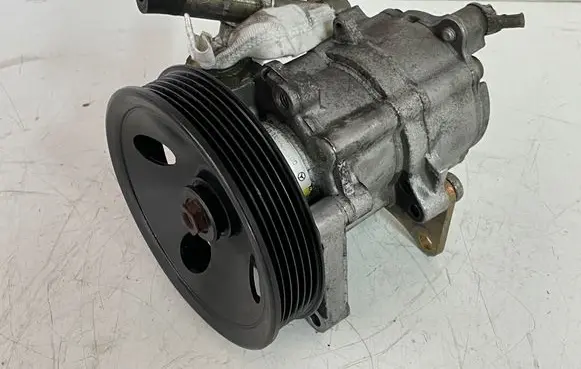 Mercedes-Benz E W210 Power steering pump 3101