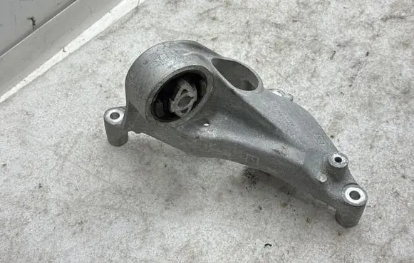 Tesla Model Y Engine mounting bracket 109327850B 109533700D 109327800B