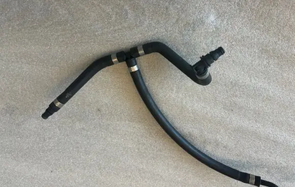 Mercedes-Benz C W204 Engine coolant pipe/hose A2045012225 2045012225