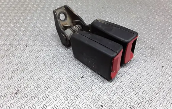 Volkswagen PASSAT B7 USA Middle seatbelt buckle (rear) 