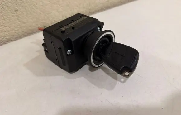 Mercedes-Benz CLK A209 C209 Ignition lock 2095450508