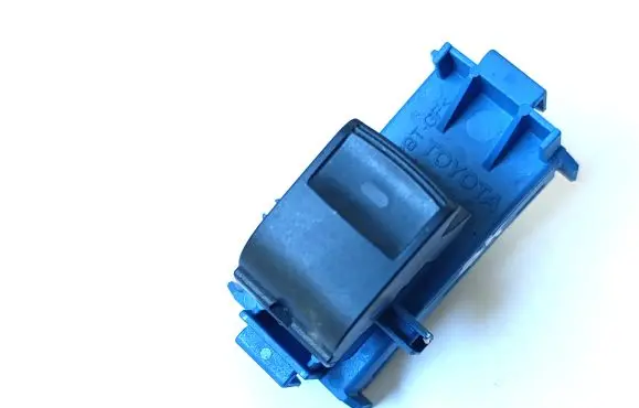 Toyota Avensis T270 Electric window control switch 8481005070