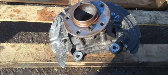BMW 1 E81 E87 Front wheel hub 