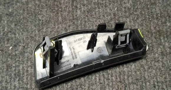 Skoda Octavia Mk2 (1Z) Dashboard glove box trim 1Z1858415