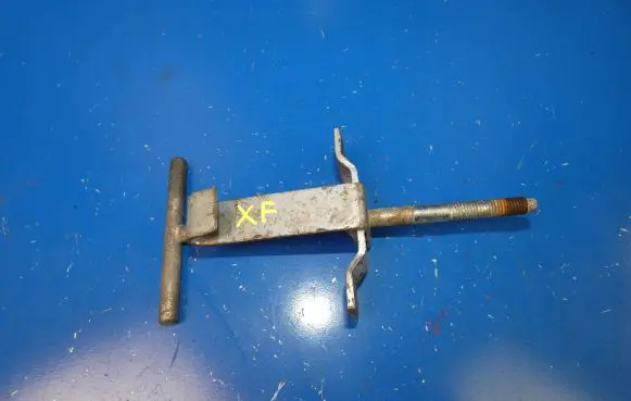 Jaguar XF X250 Spare wheel bolt 