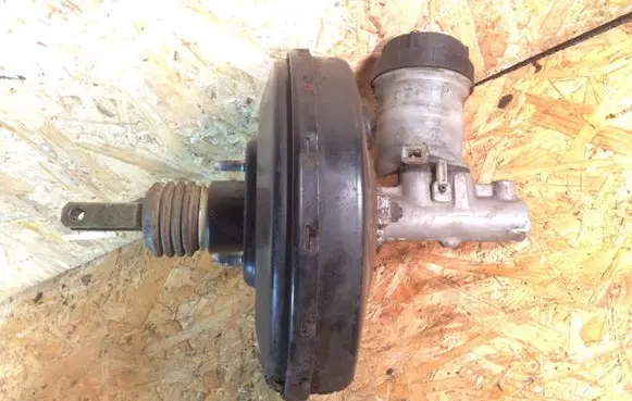 Volvo S40, V40 Brake booster 30884422 004121