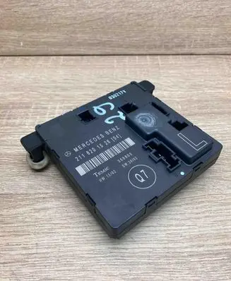 Mercedes-Benz E W211 Door control unit/module 2118201526 LeftSide