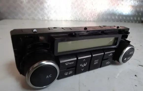 Toyota Auris E180 Climate control unit