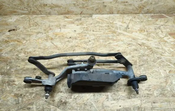 Fiat 500E Front wiper linkage and motor
