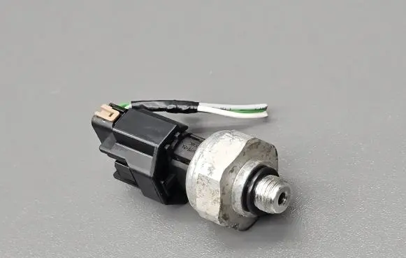 Hyundai i30 Air conditioning (A/C) pressure sensor 42CP812
