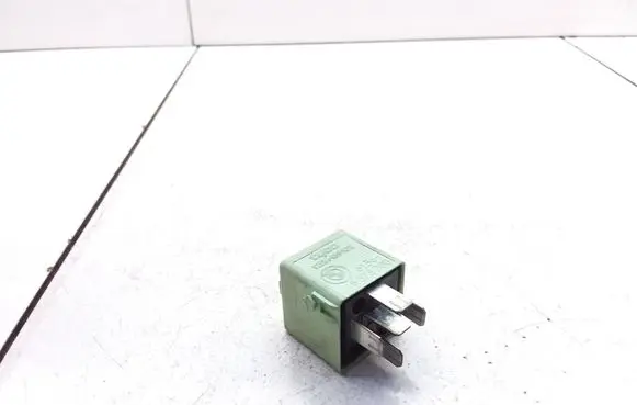 BMW 5 E39 Hazard warning light relay 61368373700
