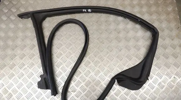 Tesla Model S Front door rubber seal 5L010308F15