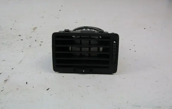 Skoda Octavia Mk2 (1Z) Dash center air vent grill 