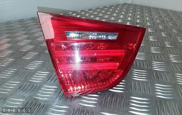 Tailgate rear/tail lights