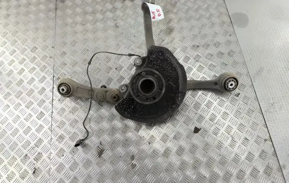 Mercedes-Benz C W205 Front wheel hub 2052200