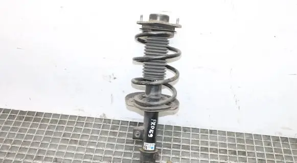 Hyundai i40 Front shock absorber/damper 546613Z130