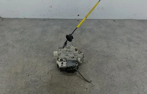 Audi A6 S6 C6 4F Rear door lock 4F0839015