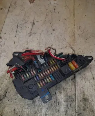 BMW 5 E60 E61 Fuse box set 6906588 518811054