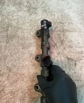 Renault Master III Fuel main line pipe 175215697R
