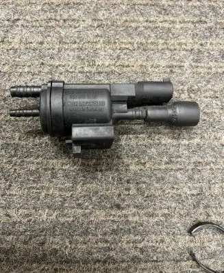 Mercedes-Benz E W212 Vacuum valve 0025401497