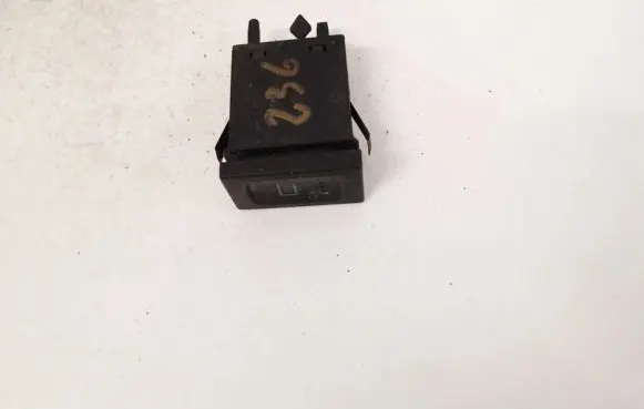 Volkswagen PASSAT B5 Windscreen/window heater switch 3B0959621C
