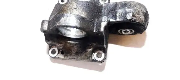 Citroen C5 Engine mount bracket